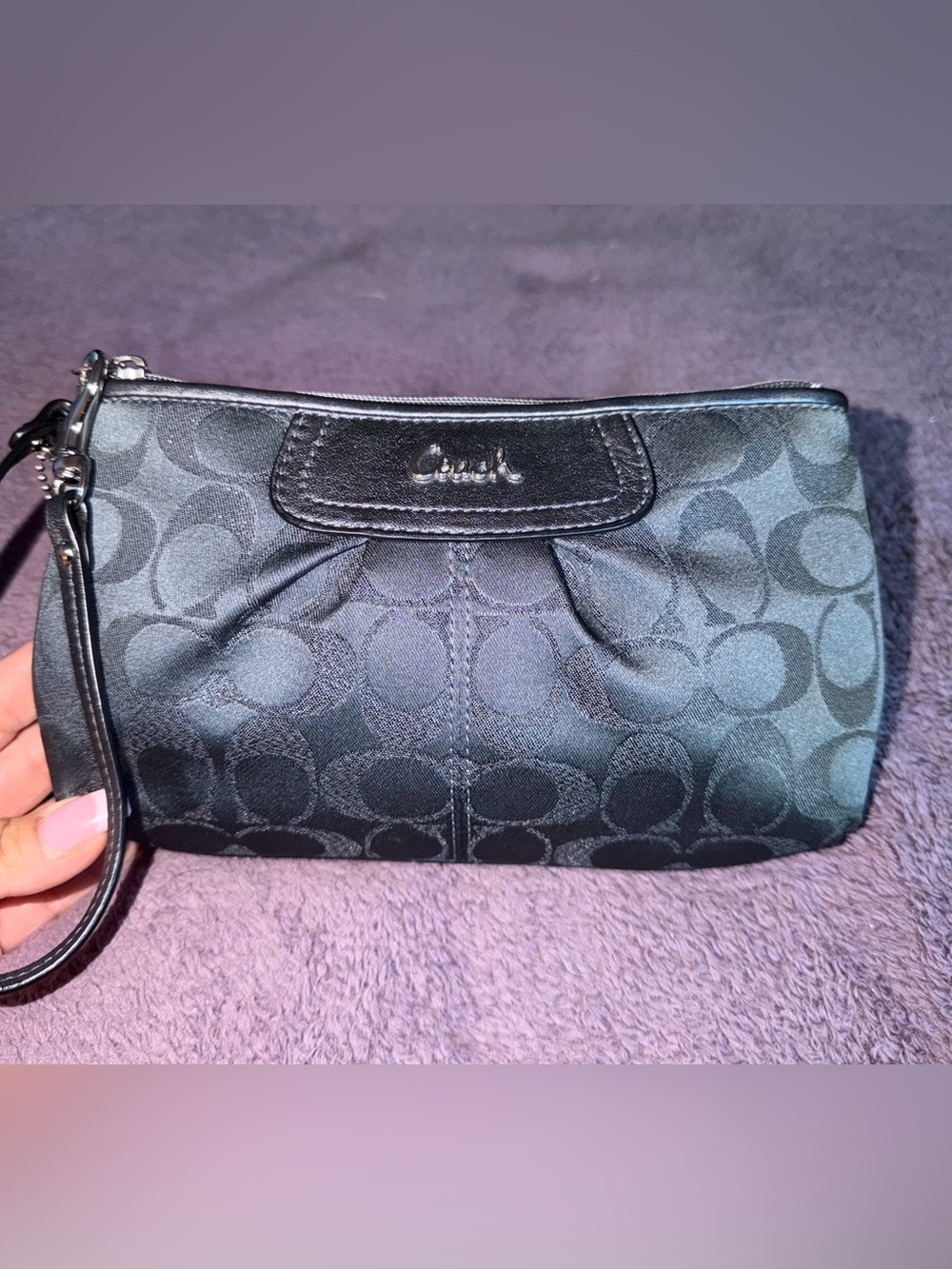 Coach 💙🖤 X-Large Signature C Design Satin Wristlet Clutch with Hangtag